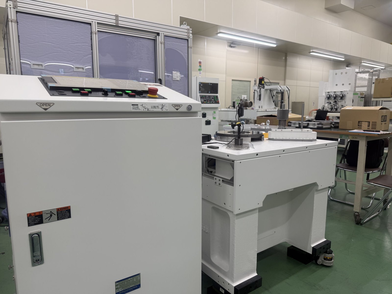城南ダイヤモンド工業に導入した芝浦機械製ダイヤモンド研磨機(すくい面・逃げ面加工用)の全景